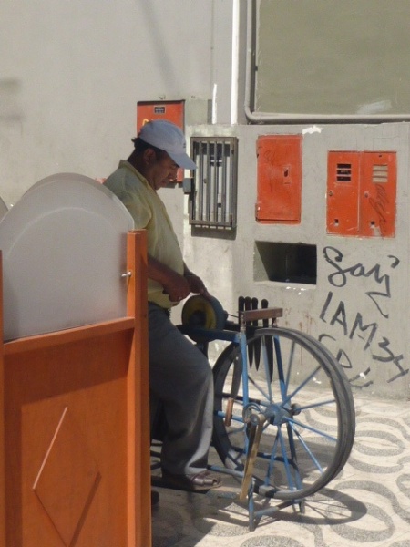 A Lima local casually sharpening knives on a Miraflores corner...is that a bike wheel?